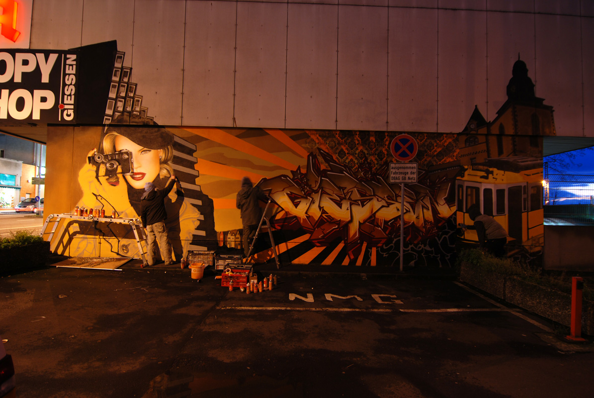 Painted December 2009 at minus 7 degrees in Frankfurter Str. Giessen.