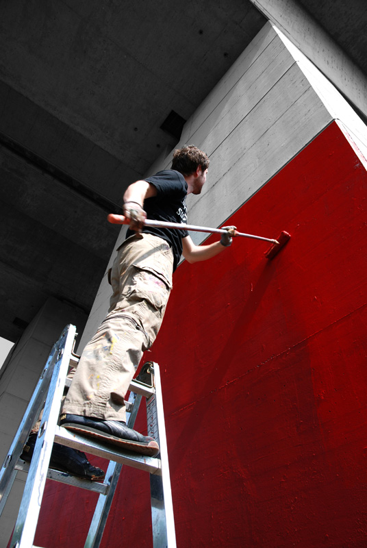 A homage to the golden state, each of both up 6 m high. In early Graffiti days Jeansjackets with a “backpiece” were very common. We choose a part of the USA flag with the other colors, filled with “Bubble Styles”.